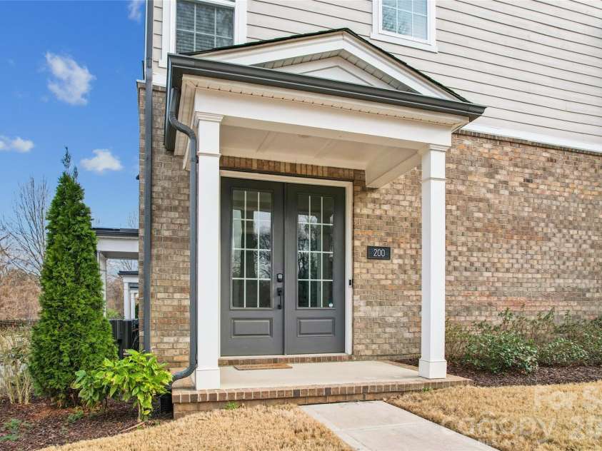 200 Emerson Avenue, Charlotte, NC 28204.  MLS# CAR4352912, YatesRealty ID 13636. 