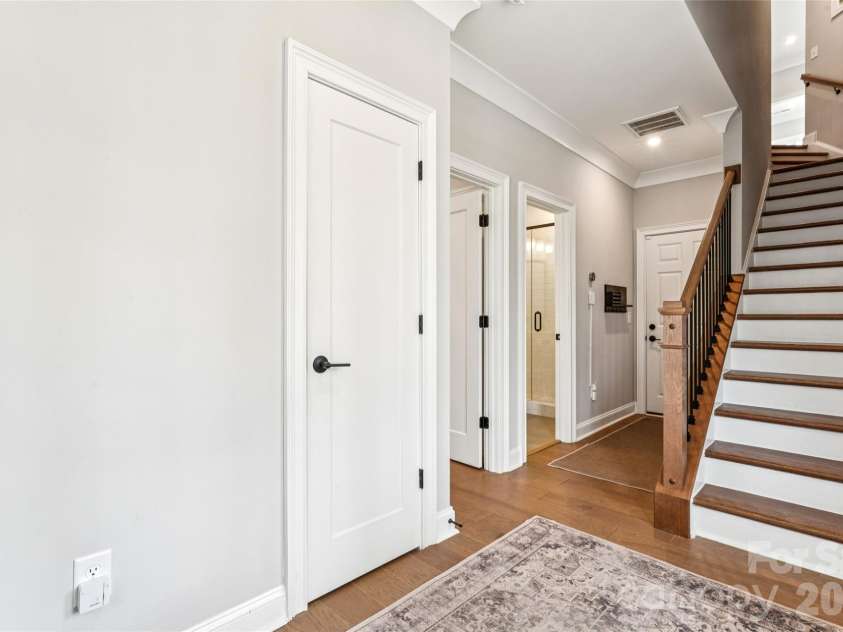 200 Emerson Avenue, Charlotte, NC 28204.  MLS# CAR4352912, YatesRealty ID 13636. 