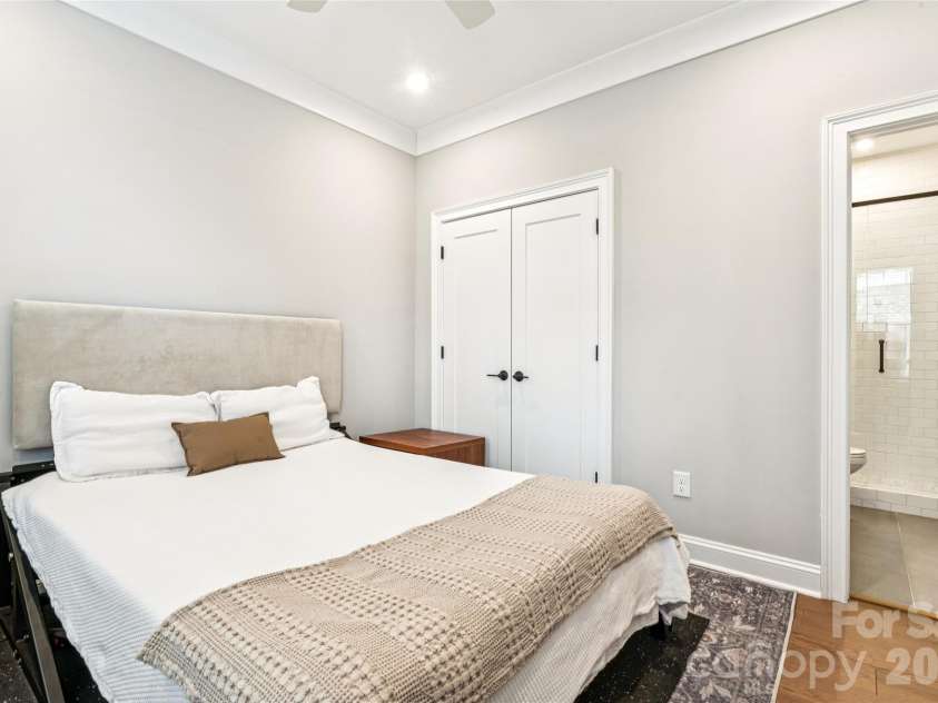 200 Emerson Avenue, Charlotte, NC 28204.  MLS# CAR4352912, YatesRealty ID 13636. 