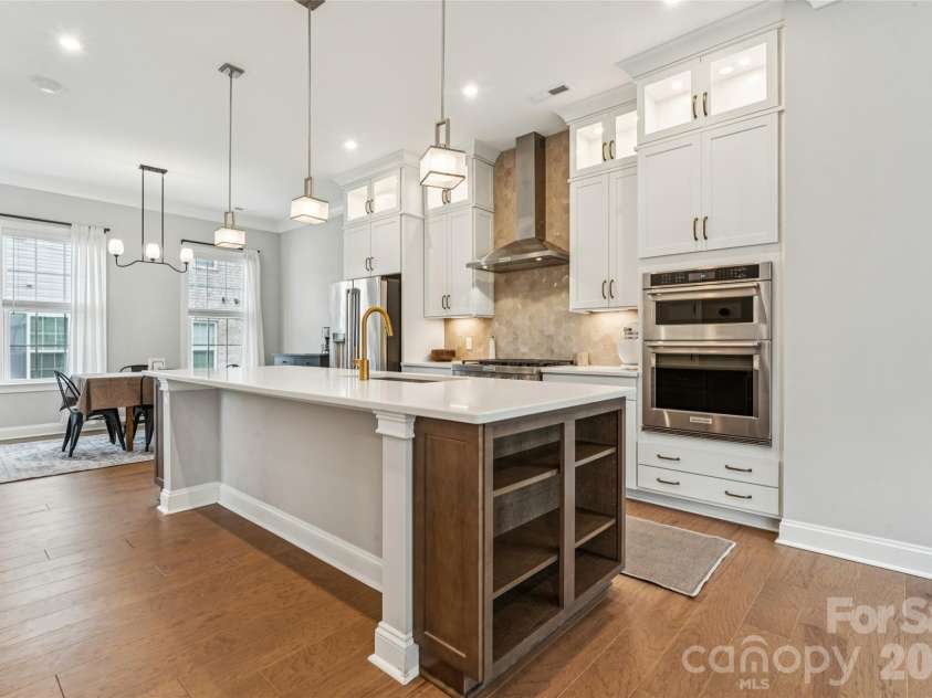 200 Emerson Avenue, Charlotte, NC 28204.  MLS# CAR4352912, YatesRealty ID 13636. 