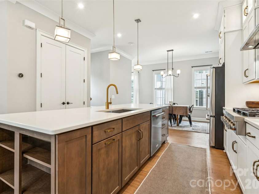 200 Emerson Avenue, Charlotte, NC 28204.  MLS# CAR4352912, YatesRealty ID 13636. 