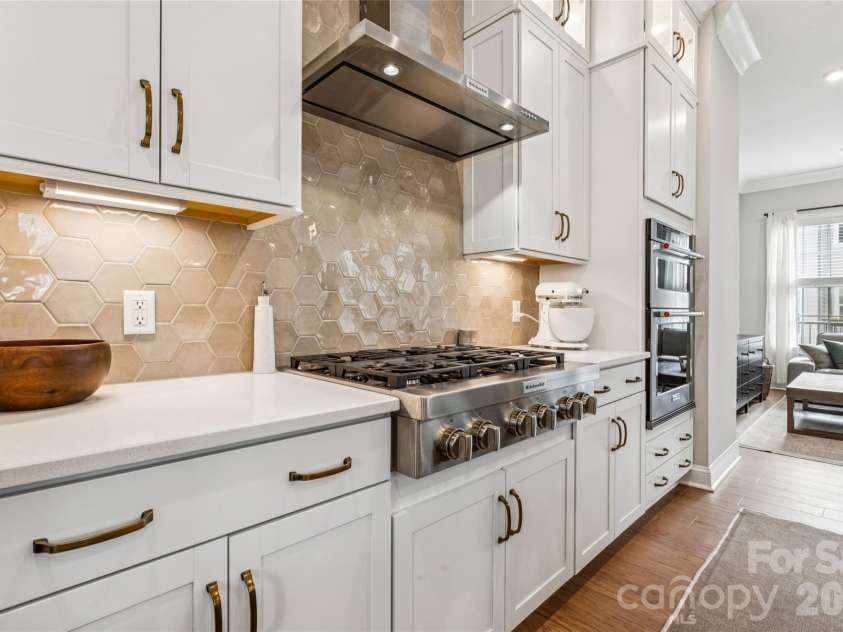 200 Emerson Avenue, Charlotte, NC 28204.  MLS# CAR4352912, YatesRealty ID 13636. 