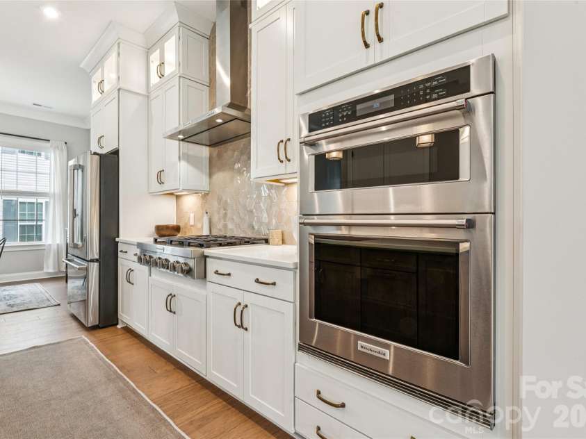 200 Emerson Avenue, Charlotte, NC 28204.  MLS# CAR4352912, YatesRealty ID 13636. 