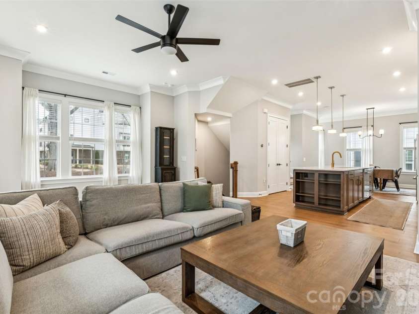200 Emerson Avenue, Charlotte, NC 28204.  MLS# CAR4352912, YatesRealty ID 13636. 