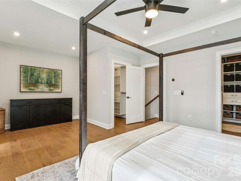 200 Emerson Avenue, Charlotte, NC 28204.  MLS# CAR4352912, YatesRealty ID 13636. 