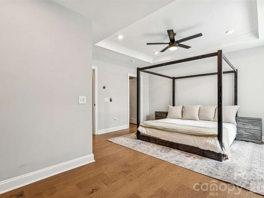 200 Emerson Avenue, Charlotte, NC 28204.  MLS# CAR4352912, YatesRealty ID 13636. 