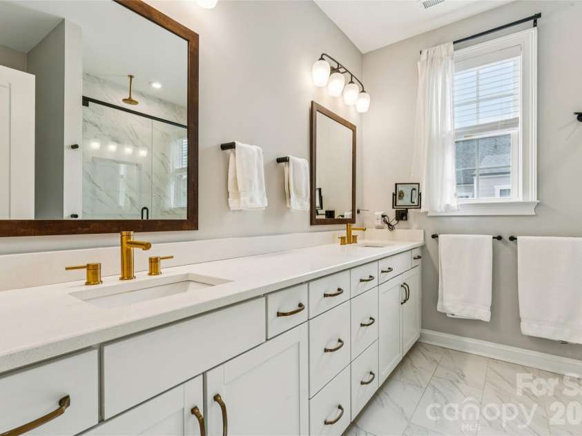 200 Emerson Avenue, Charlotte, NC 28204.  MLS# CAR4352912, YatesRealty ID 13636. 