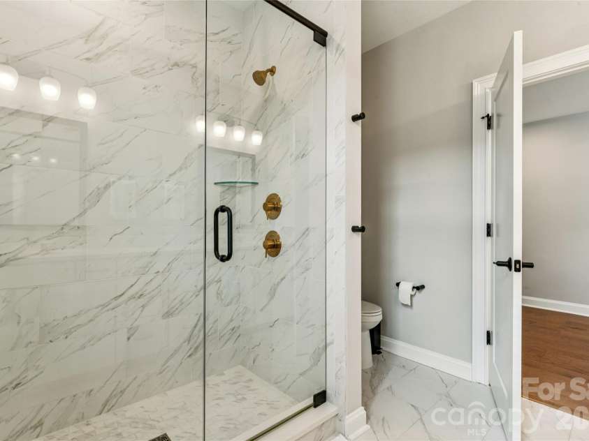 200 Emerson Avenue, Charlotte, NC 28204.  MLS# CAR4352912, YatesRealty ID 13636. 