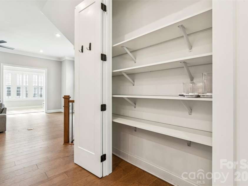 200 Emerson Avenue, Charlotte, NC 28204.  MLS# CAR4352912, YatesRealty ID 13636. 