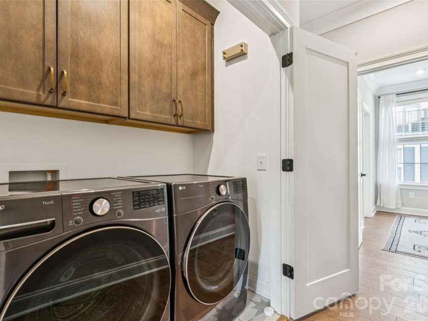 200 Emerson Avenue, Charlotte, NC 28204.  MLS# CAR4352912, YatesRealty ID 13636. 