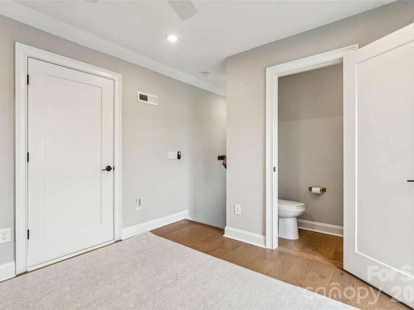 200 Emerson Avenue, Charlotte, NC 28204.  MLS# CAR4352912, YatesRealty ID 13636. 