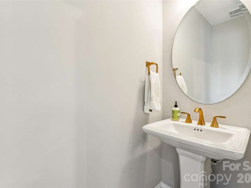 200 Emerson Avenue, Charlotte, NC 28204.  MLS# CAR4352912, YatesRealty ID 13636. 