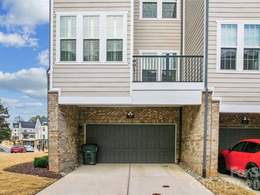 200 Emerson Avenue, Charlotte, NC 28204.  MLS# CAR4352912, YatesRealty ID 13636. 