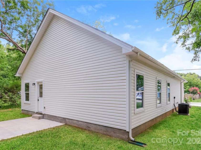 469 Oates Street, Rock Hill, SC 29730.  MLS# CAR4198243, YatesRealty ID 13638. 