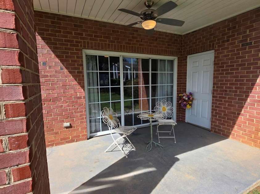 9016 Meadow Vista Drive, Charlotte, NC 28213.  MLS# CAR4314302, YatesRealty ID 13639. 