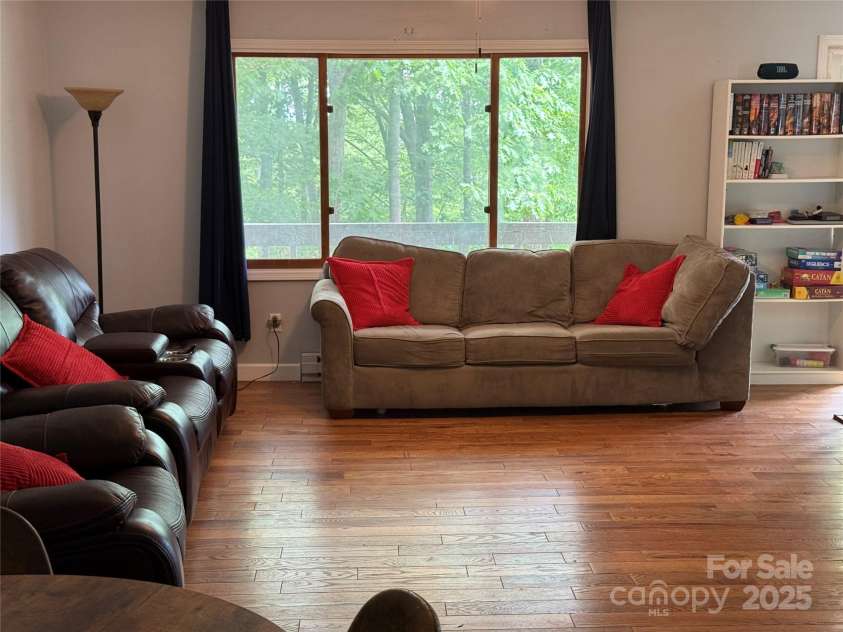 141 Charity Lane, Candler, NC 28715.  MLS# CAR4204175, YatesRealty ID 1364. 