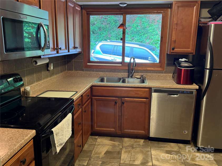141 Charity Lane, Candler, NC 28715.  MLS# CAR4204175, YatesRealty ID 1364. 