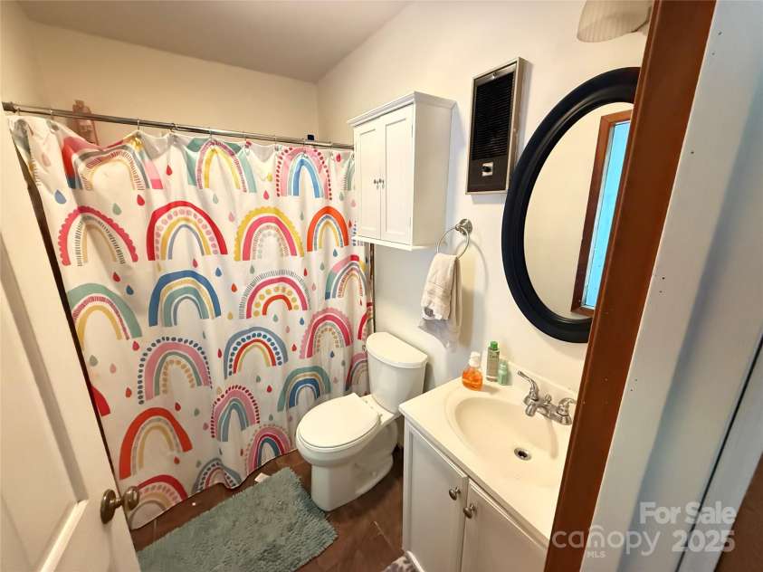 141 Charity Lane, Candler, NC 28715.  MLS# CAR4204175, YatesRealty ID 1364. 