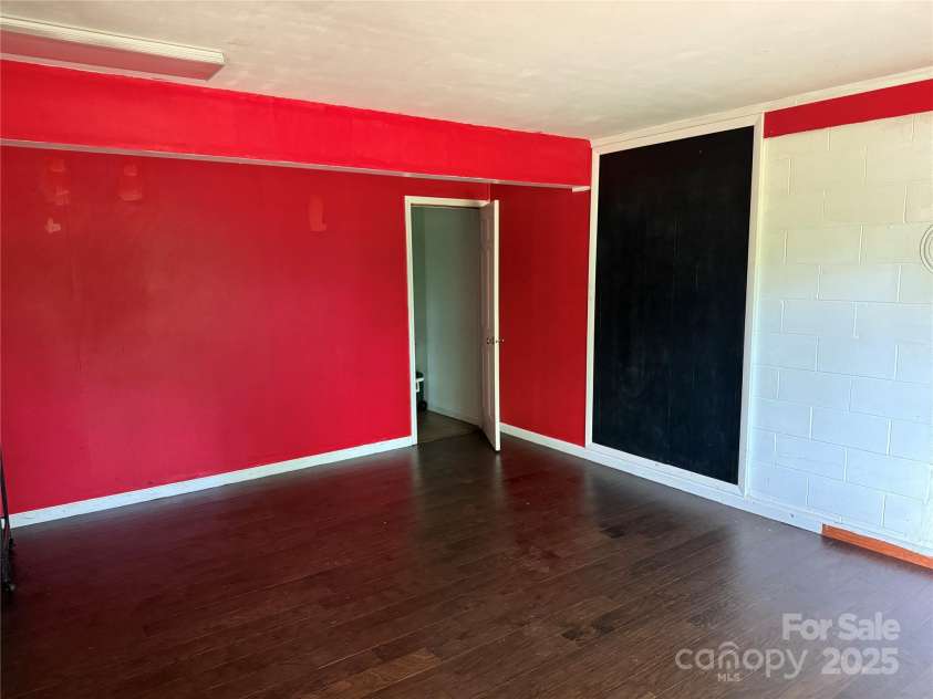 141 Charity Lane, Candler, NC 28715.  MLS# CAR4204175, YatesRealty ID 1364. 