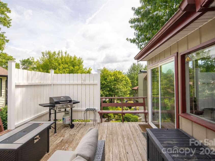 335 Snowshoe Loop, Newland, NC 28657.  MLS# CAR4290486, YatesRealty ID 1364. 