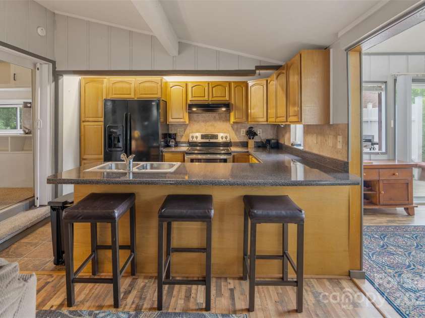 335 Snowshoe Loop, Newland, NC 28657.  MLS# CAR4290486, YatesRealty ID 1364. 