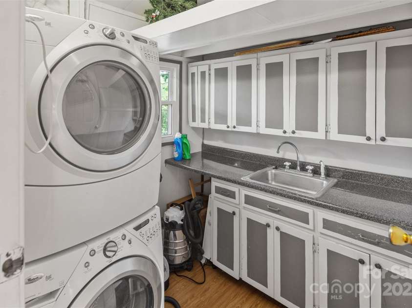 335 Snowshoe Loop, Newland, NC 28657.  MLS# CAR4290486, YatesRealty ID 1364. 