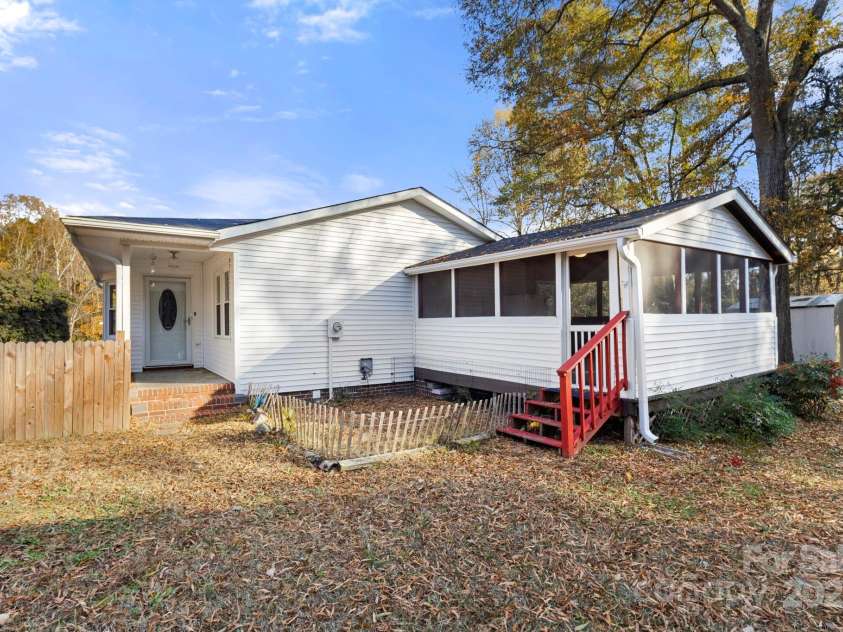 604 Cold Stream Circle, Chester, SC 29706.  MLS# CAR4321621, YatesRealty ID 13640. 