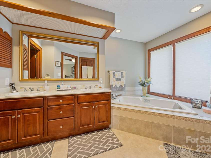 3001 Hickory Nut Trail, Hendersonville, NC 28739.  MLS# CAR4234402, YatesRealty ID 13641. View 2