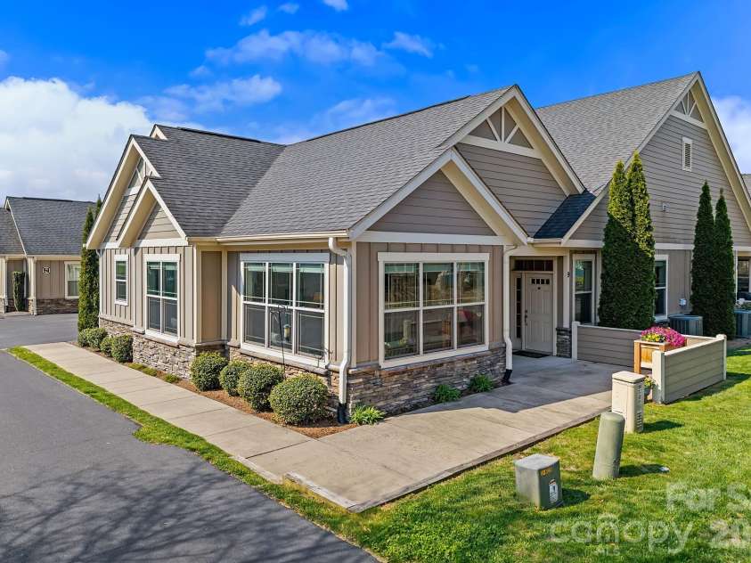 9 Brookstone Place, Candler, NC 28715.  MLS# CAR4364278, YatesRealty ID 13641. 