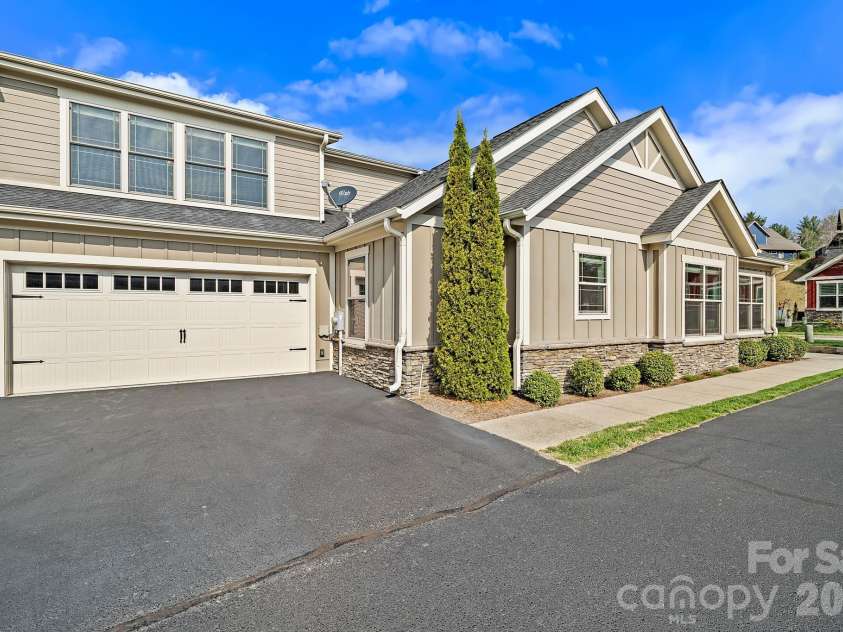 9 Brookstone Place, Candler, NC 28715.  MLS# CAR4364278, YatesRealty ID 13641. 