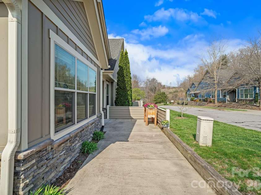 9 Brookstone Place, Candler, NC 28715.  MLS# CAR4364278, YatesRealty ID 13641. 