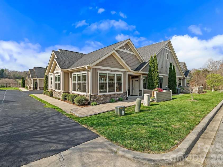 9 Brookstone Place, Candler, NC 28715.  MLS# CAR4364278, YatesRealty ID 13641. 