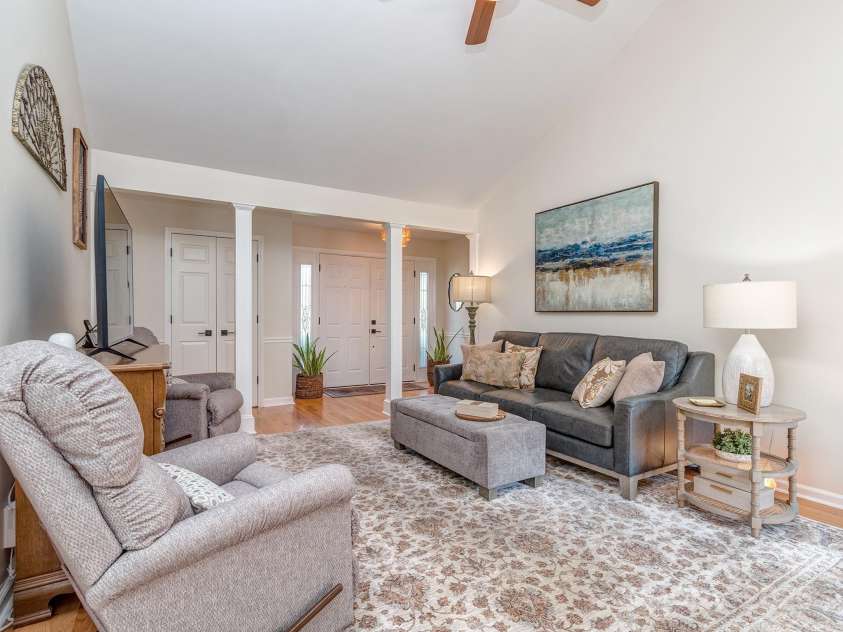 214 Wilcrest Drive, Matthews, NC 28105.  MLS# CAR4259394, YatesRealty ID 13642. 
