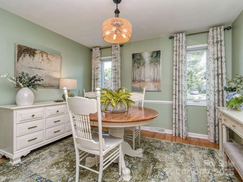 214 Wilcrest Drive, Matthews, NC 28105.  MLS# CAR4259394, YatesRealty ID 13642. 