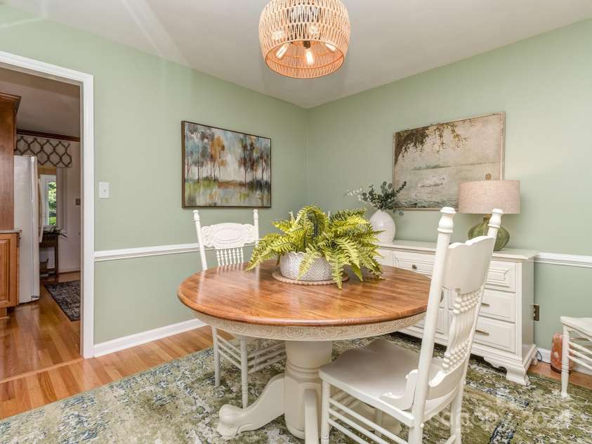 214 Wilcrest Drive, Matthews, NC 28105.  MLS# CAR4259394, YatesRealty ID 13642. 