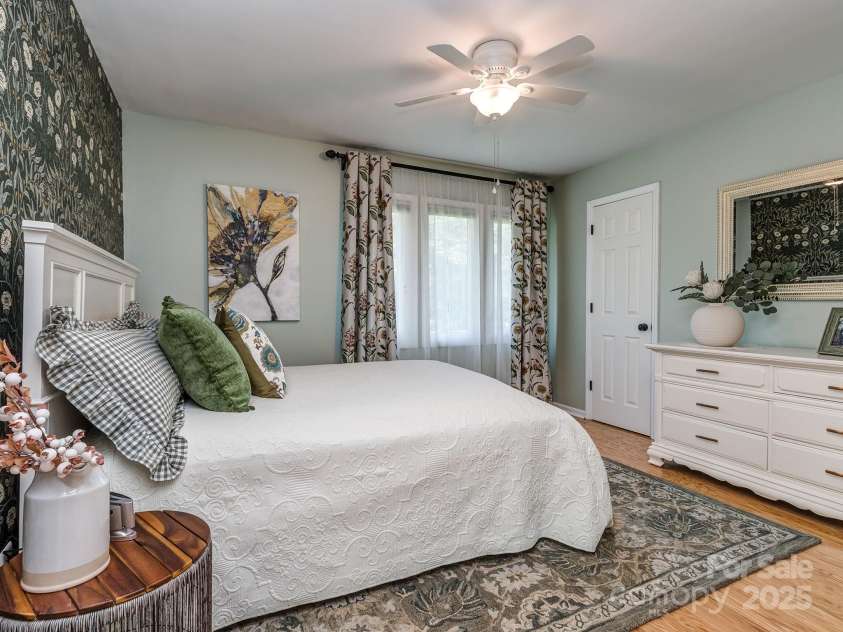 214 Wilcrest Drive, Matthews, NC 28105.  MLS# CAR4259394, YatesRealty ID 13642. 