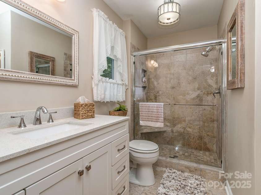 214 Wilcrest Drive, Matthews, NC 28105.  MLS# CAR4259394, YatesRealty ID 13642. 