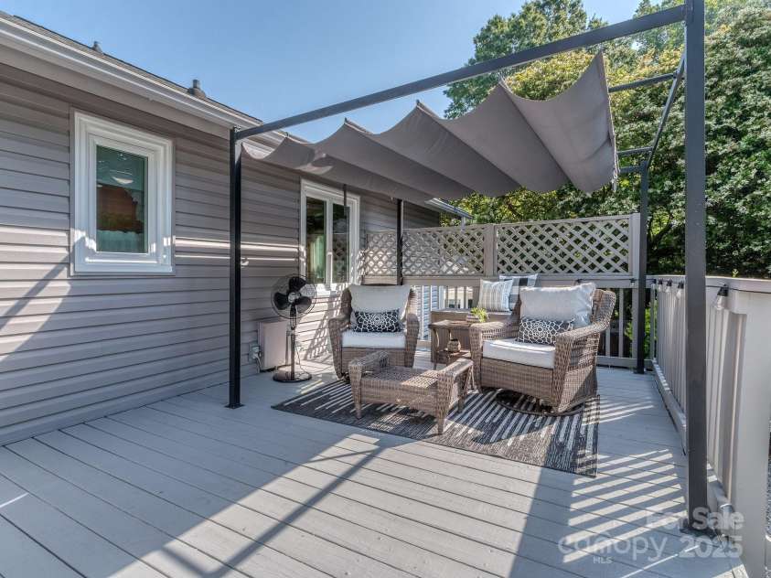 214 Wilcrest Drive, Matthews, NC 28105.  MLS# CAR4259394, YatesRealty ID 13642. 