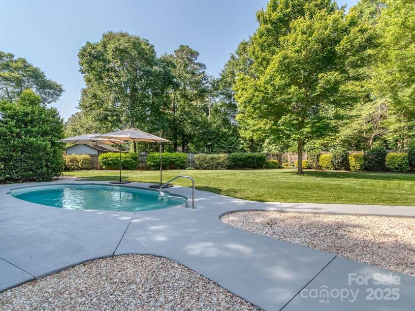 214 Wilcrest Drive, Matthews, NC 28105.  MLS# CAR4259394, YatesRealty ID 13642. 