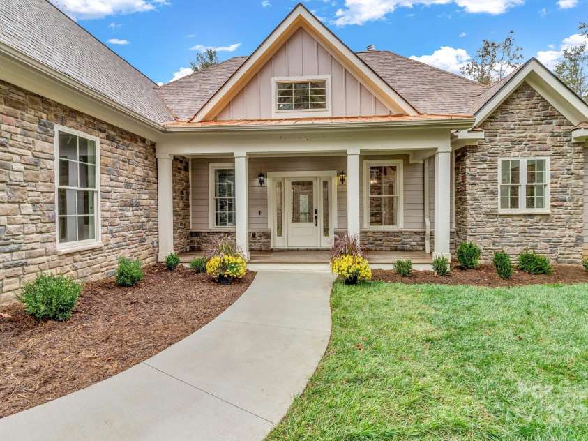 844 Settlers Trail, Mars Hill, NC 28754.  MLS# CAR4253939, YatesRealty ID 13642. 