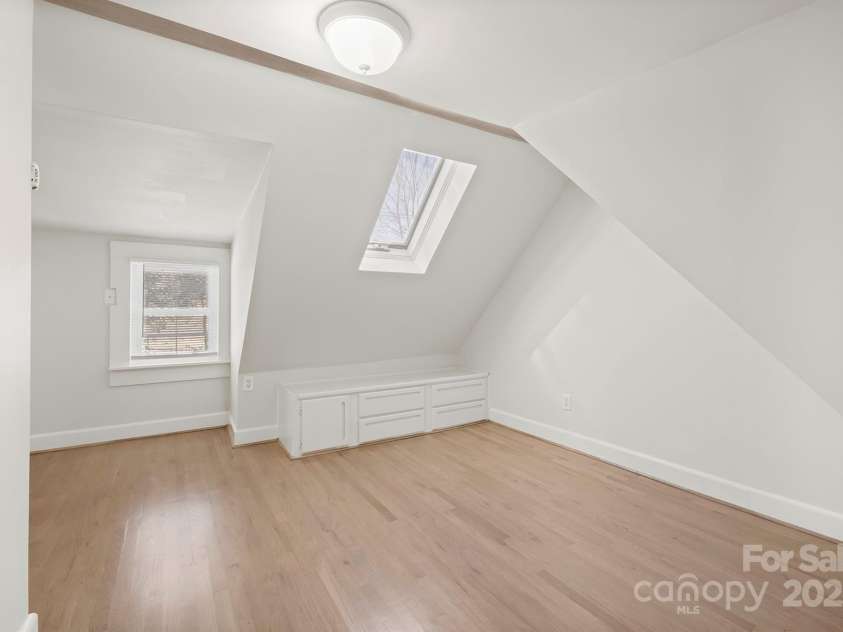 3724 Commonwealth Avenue, Charlotte, NC 28205.  MLS# CAR4287119, YatesRealty ID 13643. 2nd level