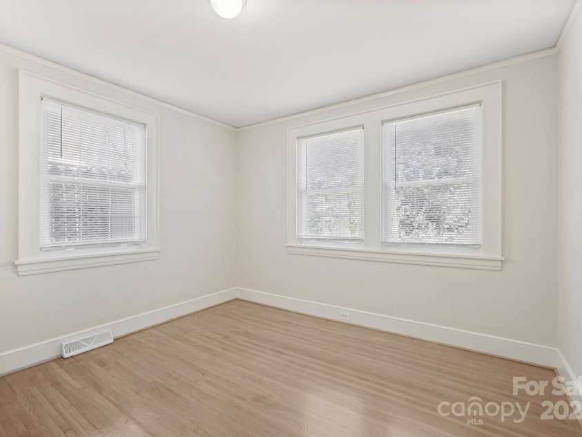 3724 Commonwealth Avenue, Charlotte, NC 28205.  MLS# CAR4287119, YatesRealty ID 13643. 