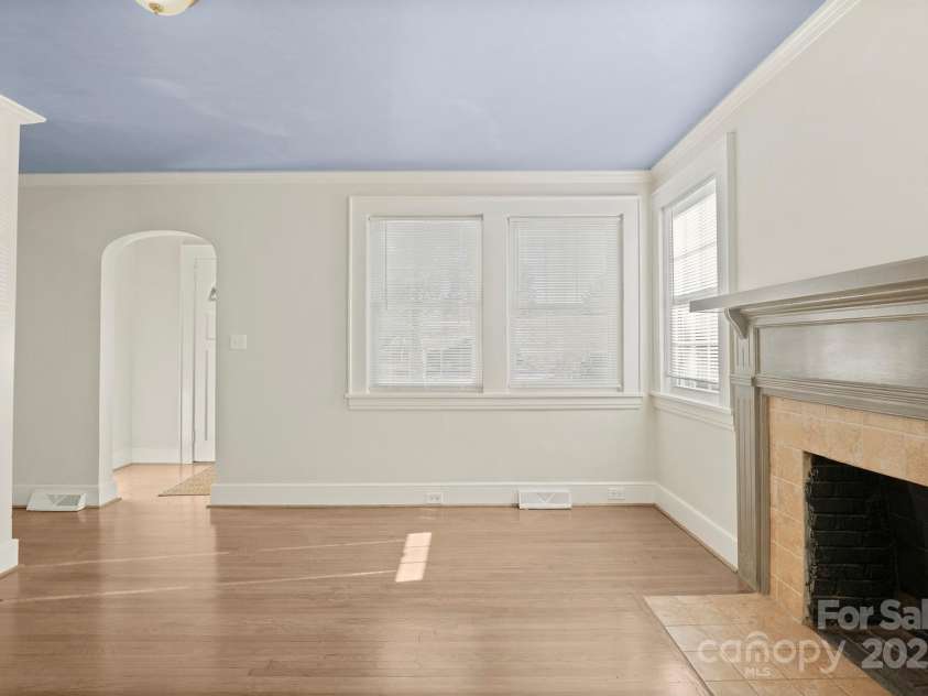 3724 Commonwealth Avenue, Charlotte, NC 28205.  MLS# CAR4287119, YatesRealty ID 13643. 