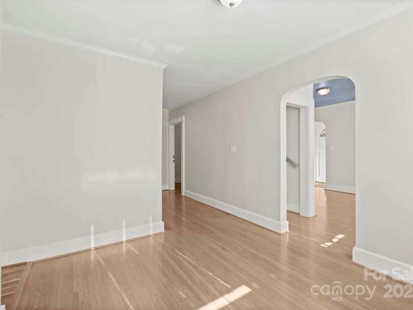 3724 Commonwealth Avenue, Charlotte, NC 28205.  MLS# CAR4287119, YatesRealty ID 13643. 