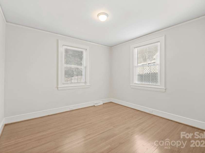 3724 Commonwealth Avenue, Charlotte, NC 28205.  MLS# CAR4287119, YatesRealty ID 13643. 