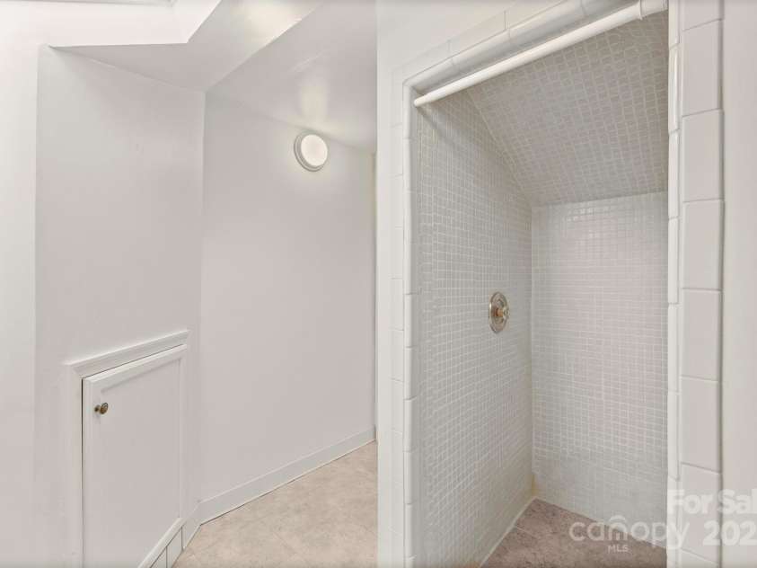 3724 Commonwealth Avenue, Charlotte, NC 28205.  MLS# CAR4287119, YatesRealty ID 13643. 
