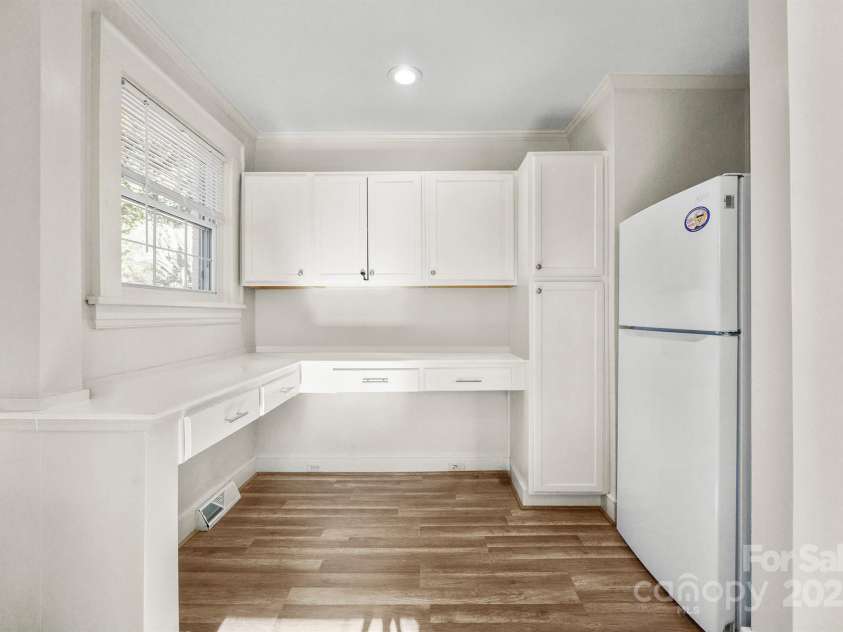 3724 Commonwealth Avenue, Charlotte, NC 28205.  MLS# CAR4287119, YatesRealty ID 13643. Eat-in white kitchen with lots of storage space.