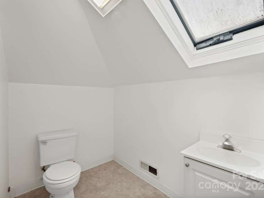 3724 Commonwealth Avenue, Charlotte, NC 28205.  MLS# CAR4287119, YatesRealty ID 13643. Full bathroom on 2nd level