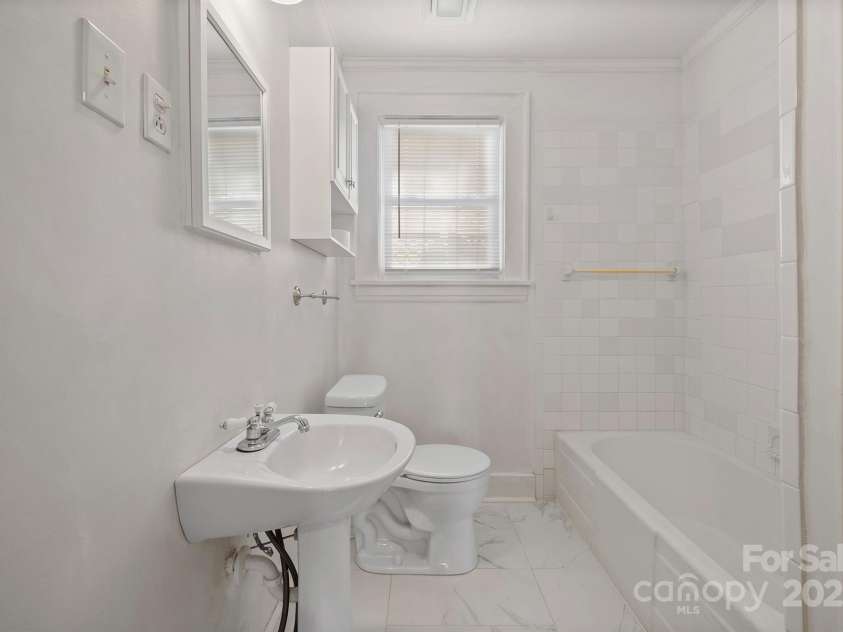 3724 Commonwealth Avenue, Charlotte, NC 28205.  MLS# CAR4287119, YatesRealty ID 13643. Full bathroom on main level