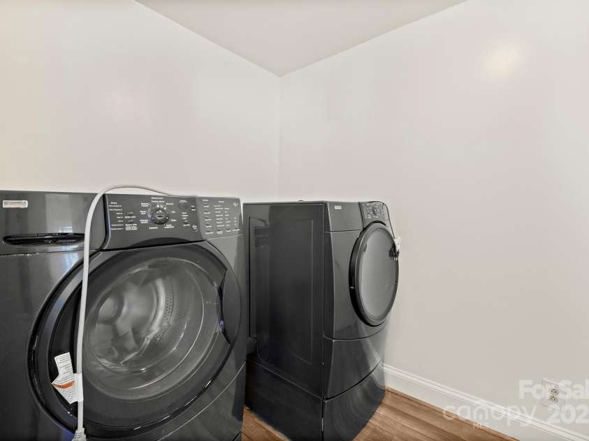 3724 Commonwealth Avenue, Charlotte, NC 28205.  MLS# CAR4287119, YatesRealty ID 13643. Laundry room on main level. Washer/dryer convey